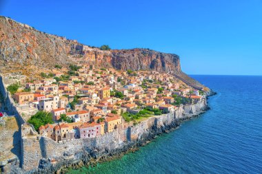 Mora 'nın Lakonia kentindeki eski Monemvasia kentinin havadan görünüşü