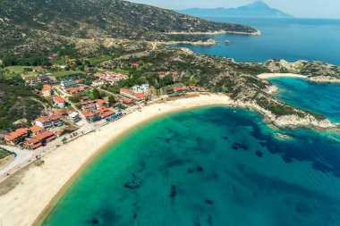 Sithonia yarımadasındaki Kalamitsi sahilinin havadan görünüşü, Chalkidiki, Greec