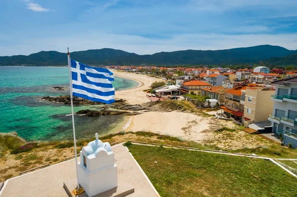 Yunanistan 'ın Chalkidiki kentindeki Sithonia yarımadasındaki Sarti köyünün hava manzarası