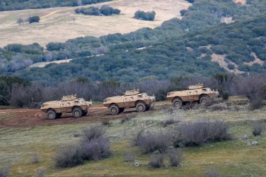 Askos, Yunanistan - 14 Şubat 2020: Askeri personel taşıma araçları, Yunan, Amerikan Ordusu ve 6 ülke arasında gerçek ateşle (Golden Fleece -20) uluslararası askeri tatbikata katıldı