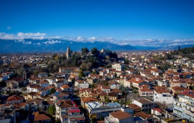 Trikala 'nın havadan görünüşü. Yunanistan 'ın kuzeybatısında bir şehir ve Trikala bölgesel biriminin başkenti.