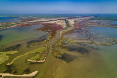 Yunanistan 'ın kuzeyindeki Axios Nehri deltasının hava görüntüsü