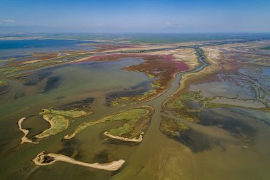Yunanistan 'ın kuzeyindeki Axios Nehri deltasının hava görüntüsü
