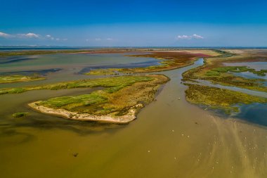 Yunanistan 'ın kuzeyindeki Axios Nehri deltasının hava görüntüsü