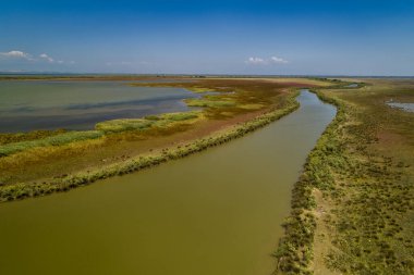 Yunanistan 'ın kuzeyindeki Axios Nehri deltasının hava görüntüsü