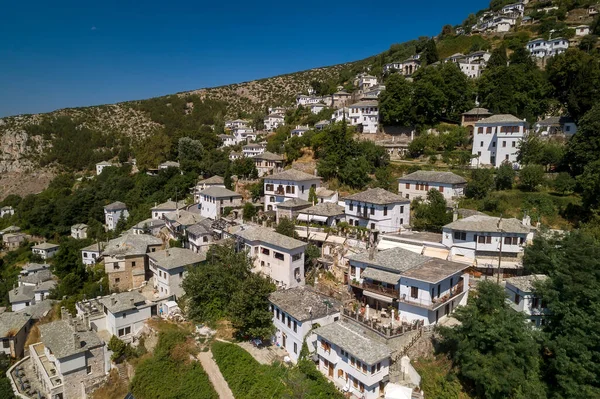 그리스 중부에 온산의 전통적 그리스 마을을 공중에서 내려다본 — 스톡 사진