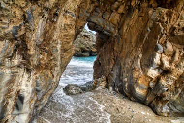Yunanistan 'ın Pelion kentindeki Tsagarada' da Mylopotamos plajı.