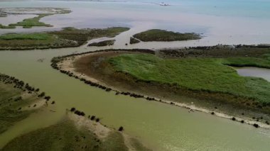 Yunanistan 'ın kuzeyindeki Delta Axios Nehri üzerinde insansız hava aracı ile yapılan uçuş.