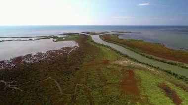 Yunanistan 'ın kuzeyindeki Delta Axios Nehri üzerinde insansız hava aracı ile yapılan uçuş.