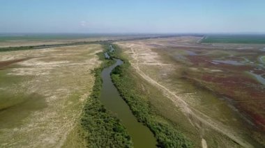 Yunanistan 'ın kuzeyindeki Delta Axios Nehri üzerinde insansız hava aracı ile yapılan uçuş.