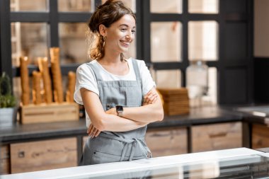 Kafede ya da şekerleme dükkanında satış elemanı.