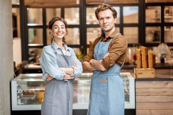 Retrato de empregados de café ou loja — Fotografia de Stock