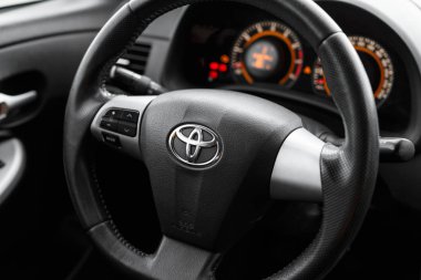 Dnipro, Ukrayna - 01 Eylül 2018: toyota corolla gri renk, tekerlek yakın