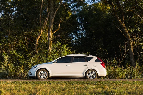 Dnipropetrovsk Region Ukraine August 2015 Kia Ceed White Color Road — Stockfoto