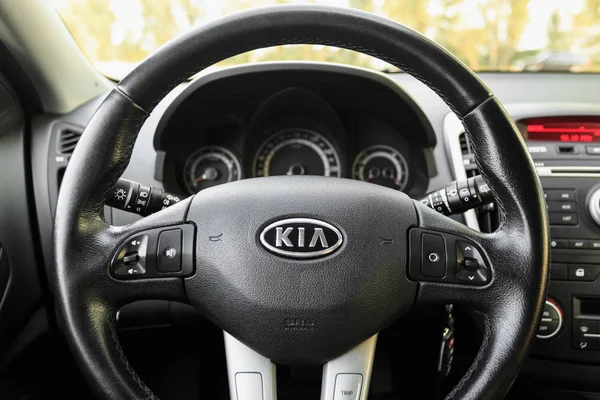 Dnipro, Ukrayna - 05 Eylül 2017: Kia Ceed, İçişleri, tekerlek yakın çekim