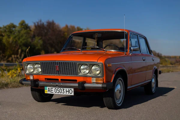 Pereshchepino Ukraine Octobre 2014 Zhiguli Vaz 2106 Original Orange Sorti — Photo