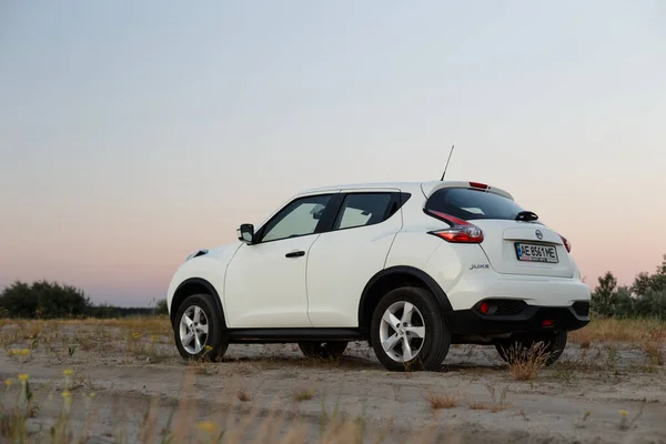 Novoselivka Dnipropetrovsk Region Ukraine July 2020 Nissan Juke 2019 황혼에 — 스톡 사진