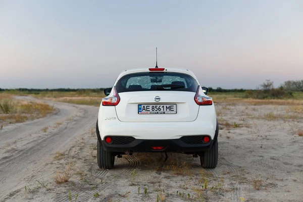 Novoselivka Dnipropetrovsk Region Ukraine July 2020 Nissan Juke 2019 황혼에 — 스톡 사진