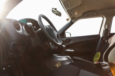 Novoselivka, Dnipropetrovsk bölgesi, Ukrayna - 10 Temmuz 2020: Nissan Juke 2019 beyaz iç mekan