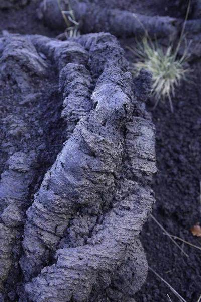 エトナ火山の溶岩岩のロープを持つ溶岩 玄武岩の弦を持つ溶岩 — ストック写真