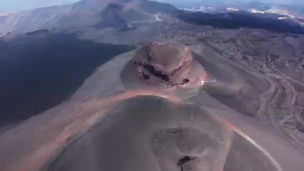 Turistas Etna Sicilia Vistos Desde Cima Del Volcán Barbagallo — Vídeo de stock