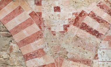 Treviso - Tipik kırmızı ve beyaz pastilli mimari