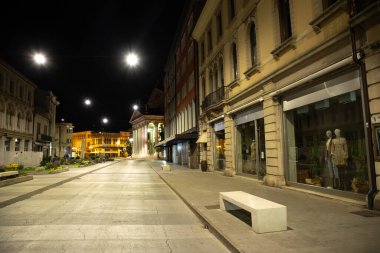 San Don di Piave Katedrali, ilk Covid 19 karantinası sırasında akşam aydınlandı.