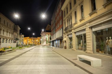 San Don di Piave Katedrali, ilk Covid 19 karantinası sırasında akşam aydınlandı.