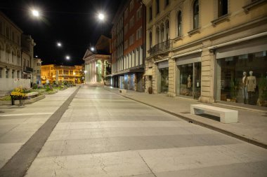 San Don di Piave Katedrali, ilk Covid 19 karantinası sırasında akşam aydınlandı.
