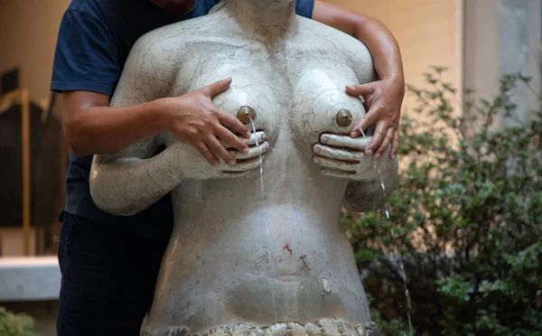 Trentino Alto Adige 'deki Dolomitler üzerine Cimon della Pala mavi gökyüzü arka planı ve alçak sis ile; 27 Aralık' ta Rosetta Refuge 'dan alındı