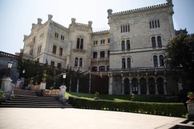 Trieste-Point 'teki Miramare Kalesi' ne ilgi ve turizm ziyareti