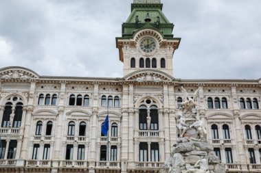 Trieste - Kentin tarihi merkezindeki Piazza Ünite d 'Italia' da dört adet 