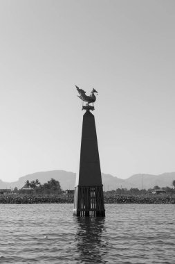 Inle gölünde bulunan küçük dikilitaş siyah beyaz resim, Myanmar