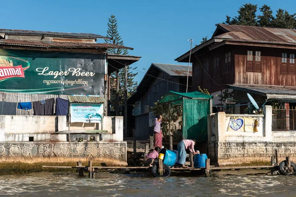 Inle Lake Myanmaru Listopad 2018 Horizontální Obrázek Místních Barmských Žen — Stock fotografie