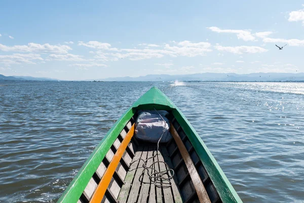 Širokoúhlý Obraz Dřevěné Lodi Během Turistické Výpravy Inle Lake Jeden — Stock fotografie