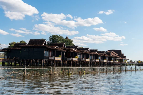 Inle Lake Myanmaru Listopadu 2018 Horizontální Obrázek Tradičních Barmských Architektonických — Stock fotografie