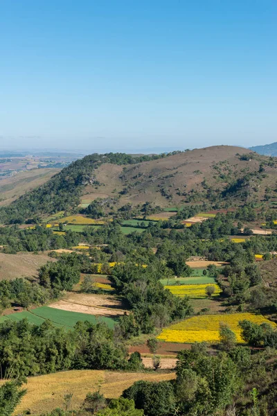 Imagen Vertical Los Verdes Campos Montañas Cerca Del Lago Inle —  Fotos de Stock