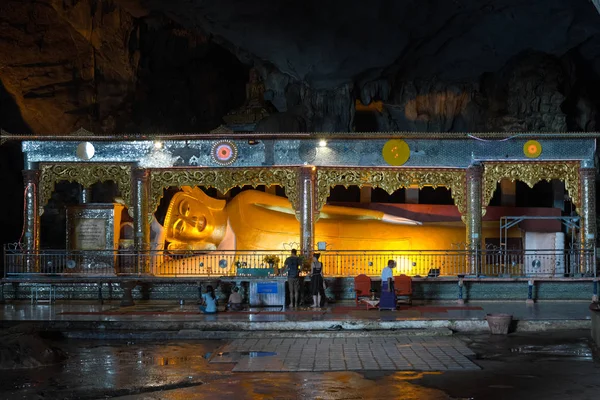 Hpa ミャンマー 2018年11月19日 サダン洞窟内の巨大なリクライニング仏像の水平画像 ミャンマーのHpa Anの重要なランドマーク — ストック写真