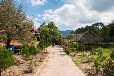 Kalaw, Myanmar - 25 Kasım 2018: Kalaw, Myanmar'daki geleneksel birmanya evinin yatay resmi