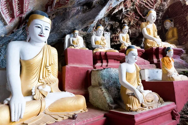 Hpa ミャンマー 2018年11月19日 カウグーン洞窟の内部にある美しい仏像の広角写真 ウパアンのランドマーク ミャンマー — ストック写真