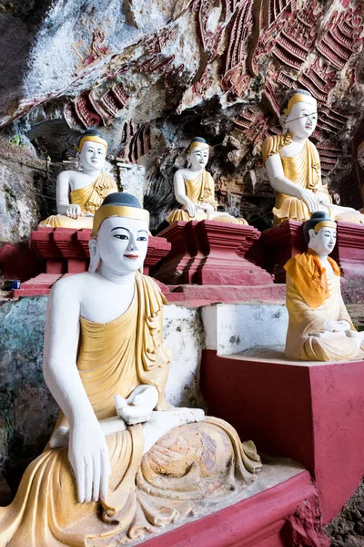 Hpa ミャンマー 2018年11月19日 カウグーン洞窟の内部にある美しい仏像の垂直画像 ウパアンのランドマーク ミャンマー — ストック写真