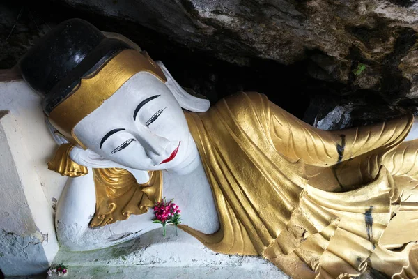 Hpa Myanmar Novembre 2018 Image Horizontale Énormes Statues Bouddha Inclinées — Photo