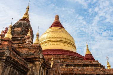 Myanmar'daki Bagan arkeoloji parkının içinde yer alan Dhammayazika Pagoda adlı Budist binasının üst kısmı