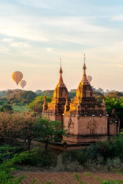 Bagan Myanmar December 2018 Vertical Picture Bricky Old Buddhist Temples — Stock Photo, Image