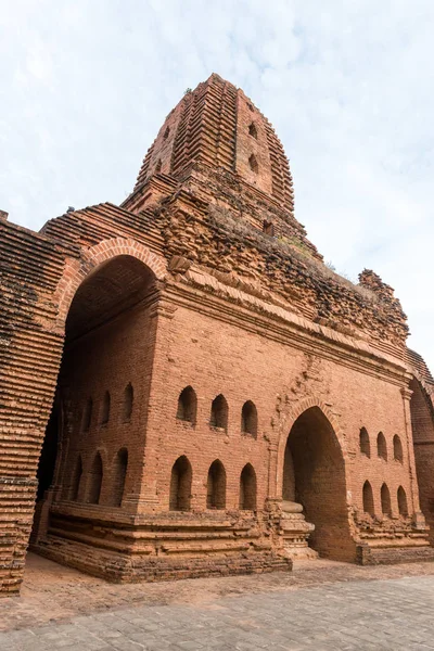 Vertikální Obrázek Obrovské Zříceniny Buddhistického Chrámu Bagském Archeologickém Parku Myanmaru — Stock fotografie