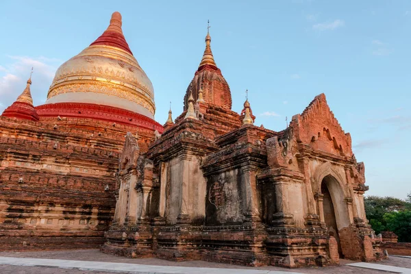 Širokoúhlé Obrázky Architektonického Chrámu Dhammayazika Úžasné Buddhistické Pagody Bagan Myanmaru — Stock fotografie