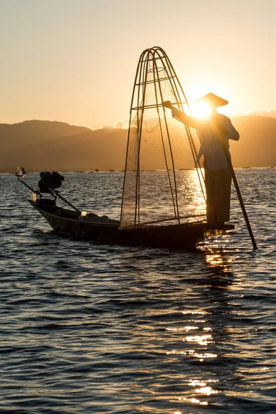 High Contrast Picture Local Fisherman Silhouette Holding Traditional Net Inle — Stock Photo, Image