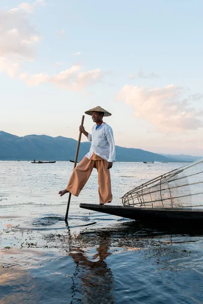 Inle Lake Myanmaru Listopadu 2018 Vertikální Obrázek Barmských Rybářů Při — Stock fotografie