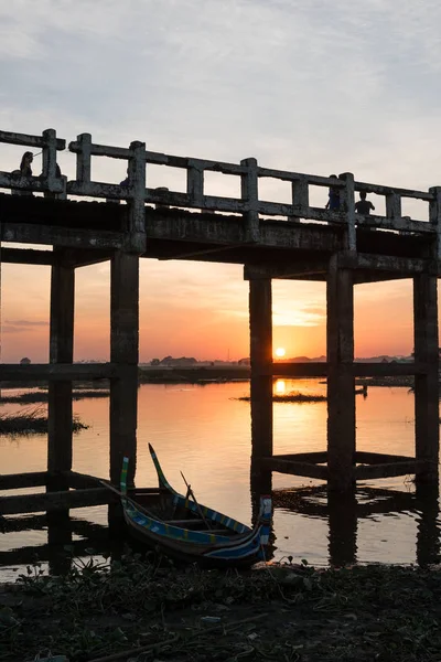 Mandalay Myanmar December 2018 Vertical Picture Scenic Sunset Bein Bridge — Stock Photo, Image