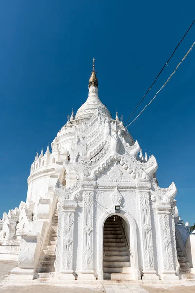 Vertikální Obrázek Schodiště Vrchol Hsinbyume Pagoda Úžasný Buddhistický Chrám Namalovaný — Stock fotografie